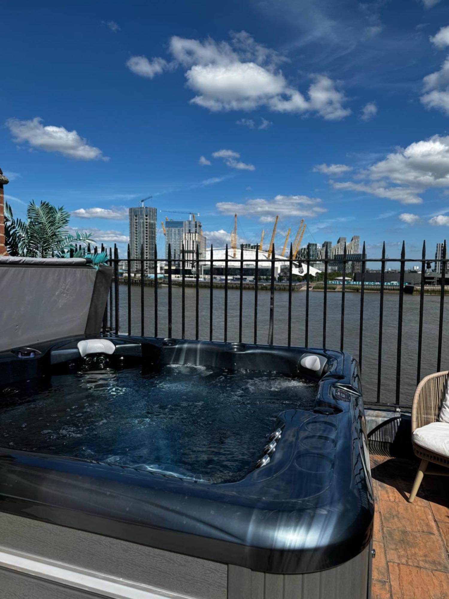3 X Bedroom Riverside Flat With Hot Tub On Roof Terrace London Eksteriør bilde