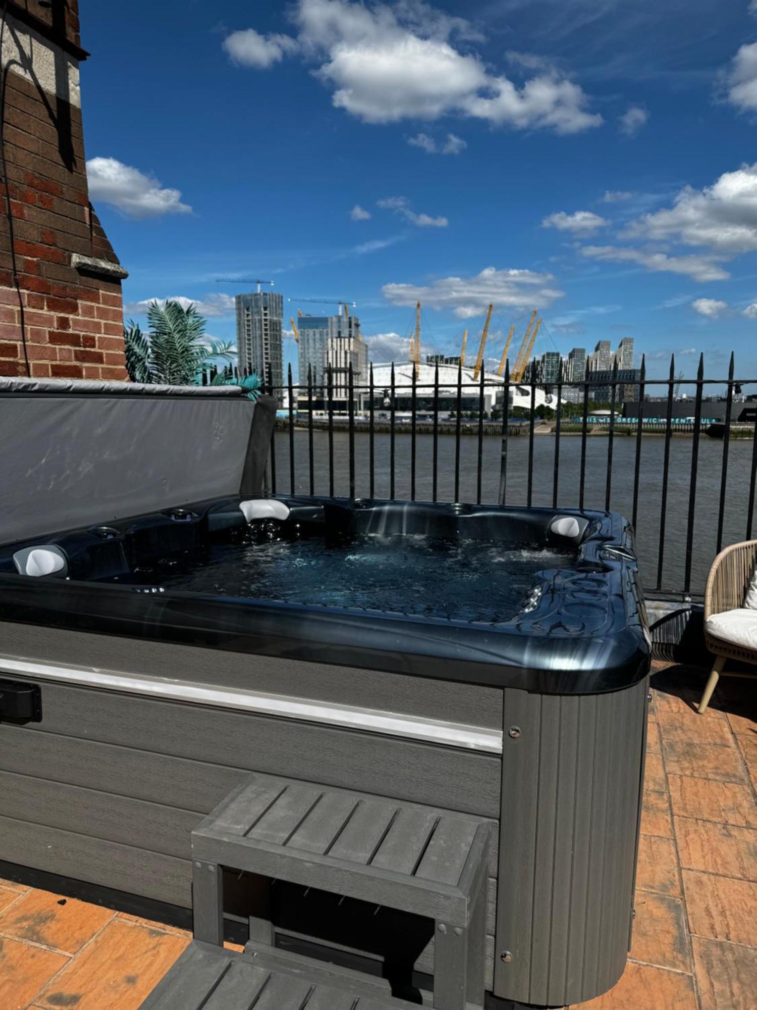 3 X Bedroom Riverside Flat With Hot Tub On Roof Terrace London Eksteriør bilde